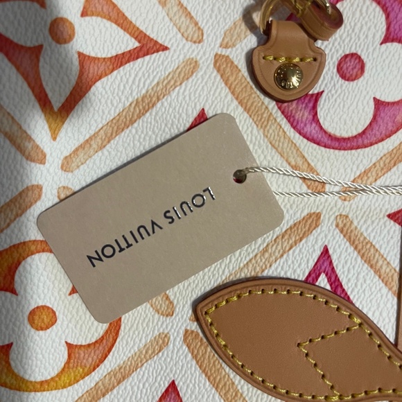 2024 Coral By The Pool Neverfull and NEW - Picture 3 of 7